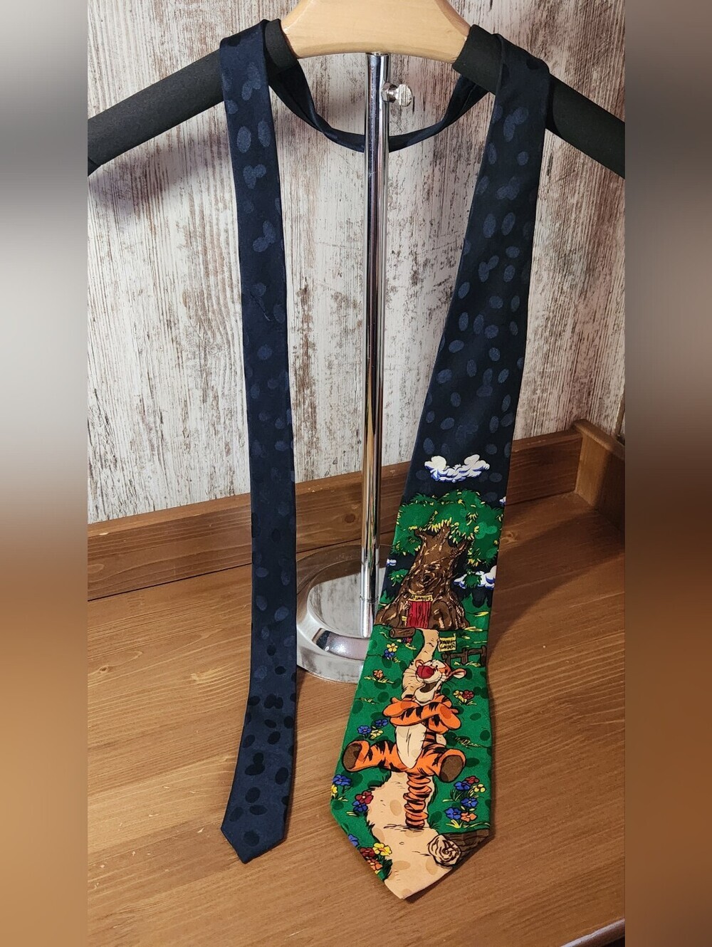 The Disney Store Tigger Necktie - Green & Navy 100% Silk Winnie The Pooh Friend